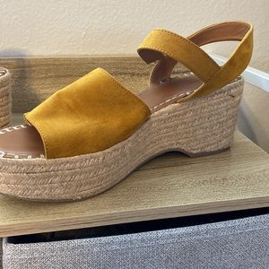 Universal Thread platform ankle strap sandals